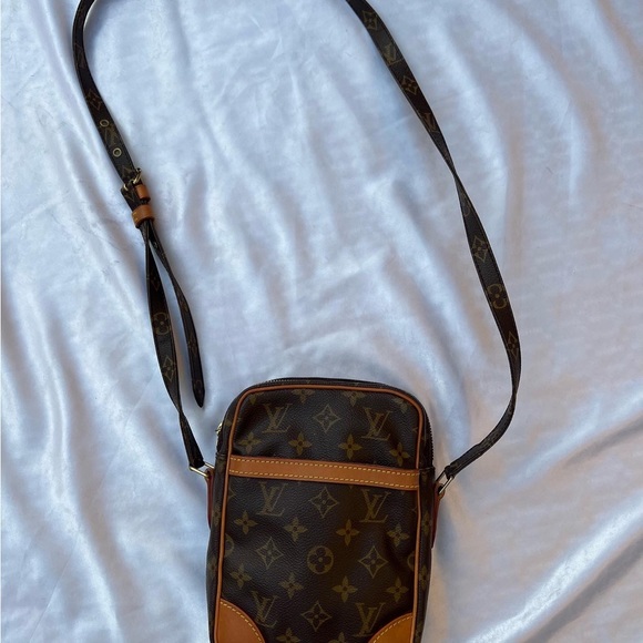 Louis Vuitton Danube Monogram Bag - Picture 4 of 13